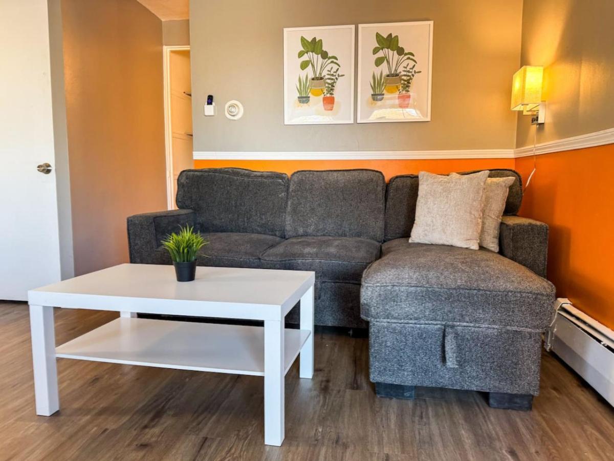 8 Large With 12 Bedrooms And Parking And Wifi Holiday home Pittsburgh